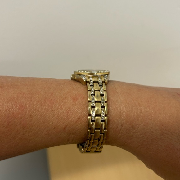 Vintage Ladies Elgin Swarovski Crystal Accent Watch – Petite Gold Tone main image 5